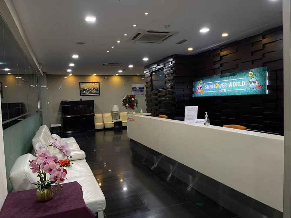 Sunflower World Hotel  Kuala Selangor - Receptionist