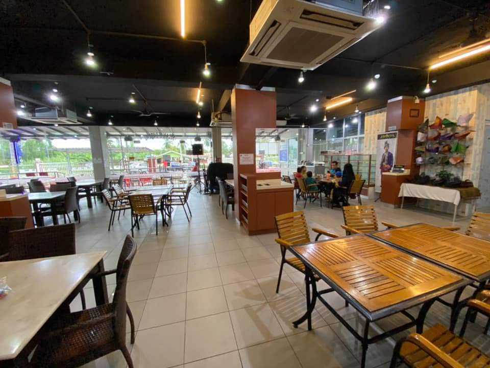 Tok Burn Cafe Kuala Selangor - Restaurant View